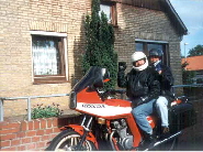 Loni und Klaus auf dem Motorrad in Tellingstedt